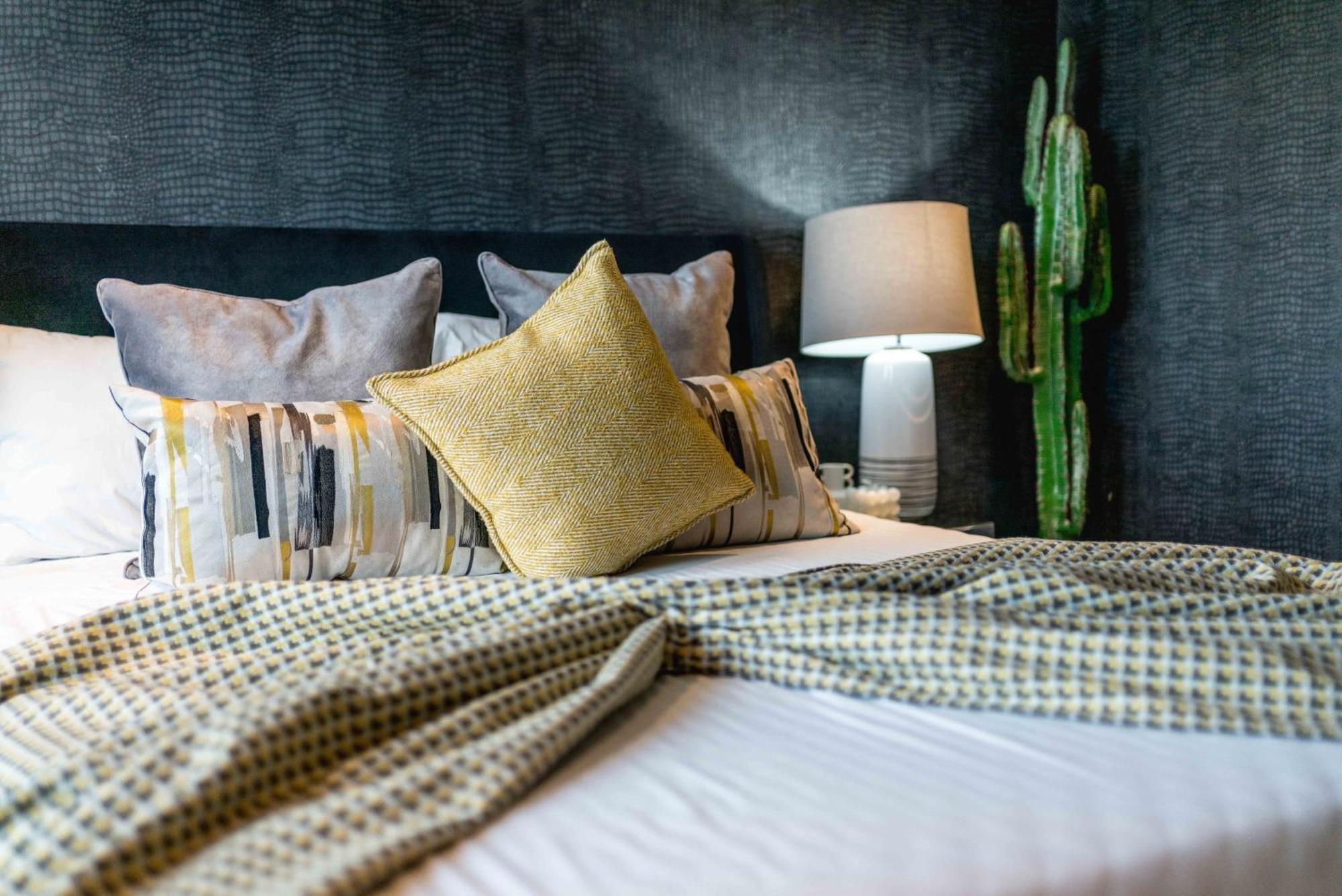 Spectacular Brand New 2 Bedrooms And 2 Bathroom * Londra